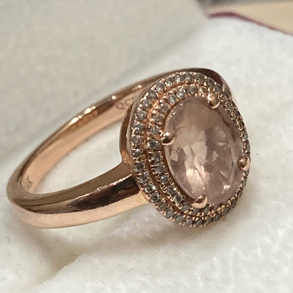 SOLD ✅.  14k Gold Oval Morganite and diamond Halo Ring - Picture 3 of 13